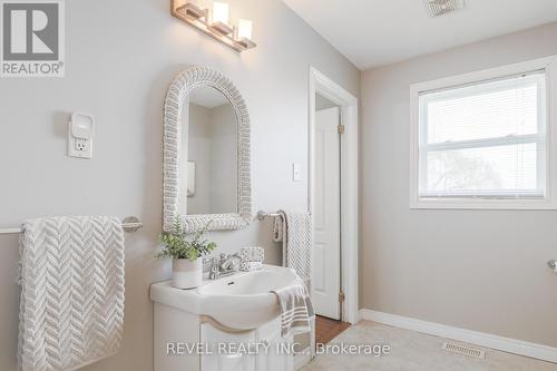 19 Aldred Drive, Scugog, ON - Indoor Photo Showing Bathroom