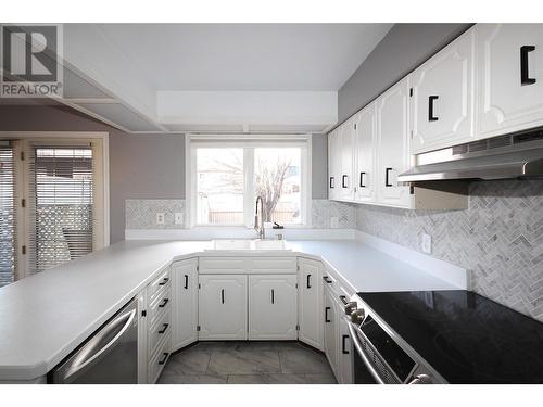 1609 113 Avenue, Dawson Creek, BC - Indoor Photo Showing Kitchen
