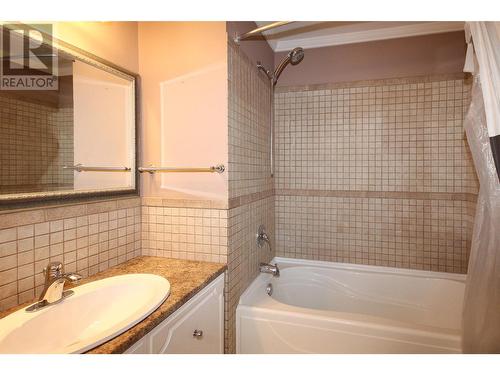 1609 113 Avenue, Dawson Creek, BC - Indoor Photo Showing Bathroom