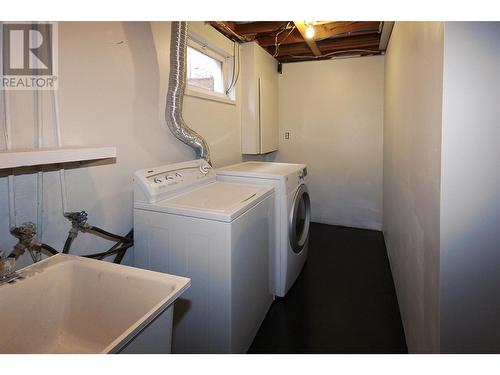 1609 113 Avenue, Dawson Creek, BC - Indoor Photo Showing Laundry Room