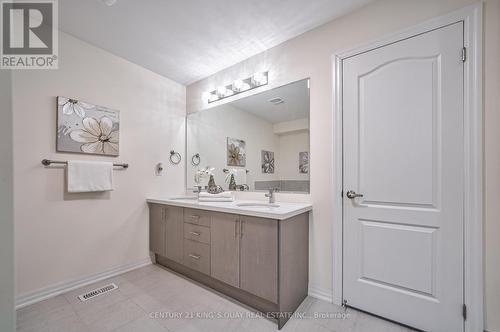 391 Fred Mclaren Boulevard, Markham, ON - Indoor Photo Showing Bathroom