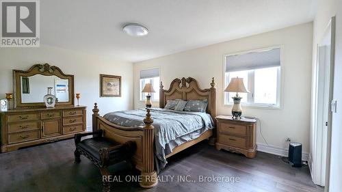 142 Hartney Drive, Richmond Hill, ON - Indoor Photo Showing Bedroom