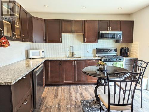 912 Janette Street N, Newmarket (Huron Heights-Leslie Valley), ON - Indoor Photo Showing Kitchen