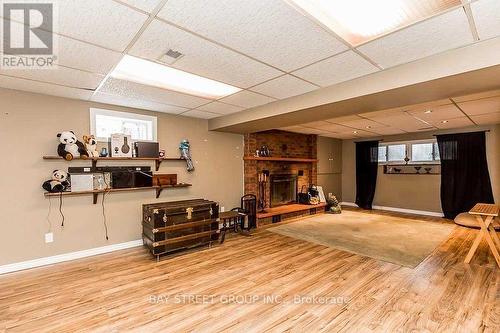 912 Janette St N, Newmarket, ON - Indoor