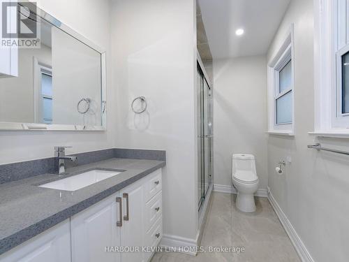 325 Richmond Street, Richmond Hill, ON - Indoor Photo Showing Bathroom