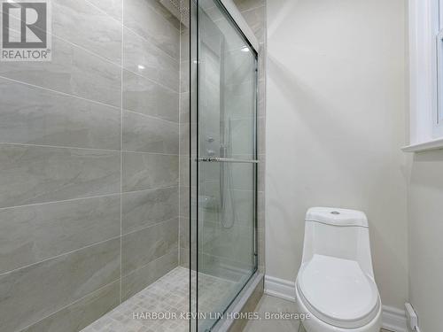 325 Richmond Street, Richmond Hill, ON - Indoor Photo Showing Bathroom
