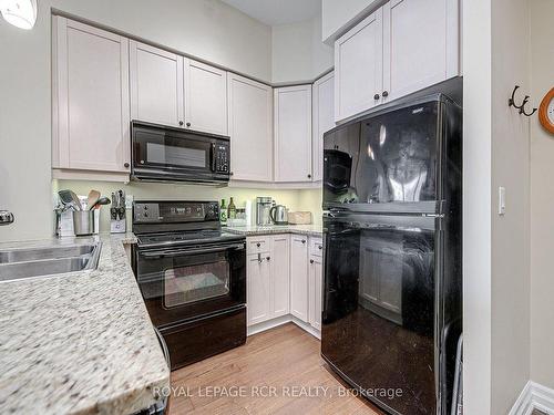 129-180 John Way W, Aurora, ON - Indoor Photo Showing Kitchen With Double Sink