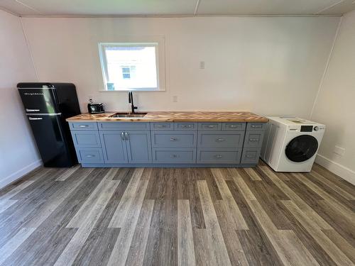 3230 Highway 3A, Nelson, BC - Indoor Photo Showing Laundry Room