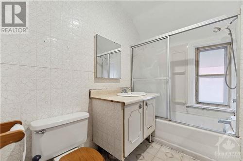 212 Cambridge Street N, Ottawa, ON - Indoor Photo Showing Bathroom