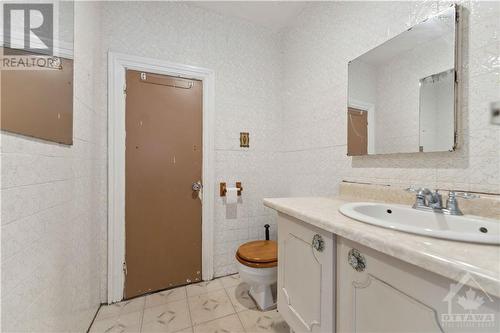 212 Cambridge Street N, Ottawa, ON - Indoor Photo Showing Bathroom