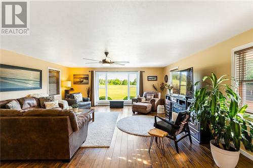 208 20Th Sideroad, Tehkummah, Manitoulin Island, ON - Indoor Photo Showing Living Room