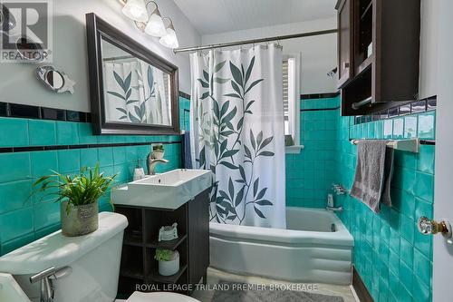 26 Highway Ave, London, ON - Indoor Photo Showing Bathroom