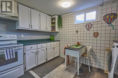 26 Highway Ave, London, ON - Indoor Photo Showing Kitchen