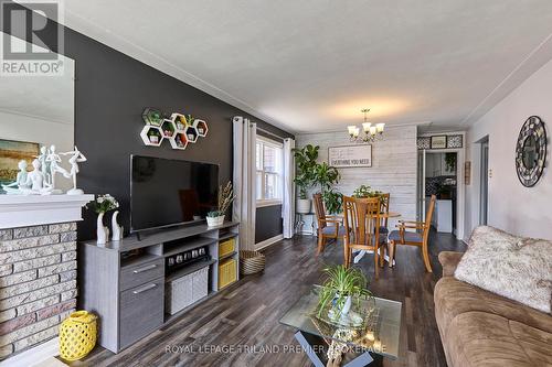 26 Highway Ave, London, ON - Indoor Photo Showing Living Room