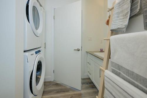 100 Garment Street|Unit #1303, Kitchener, ON - Indoor Photo Showing Laundry Room