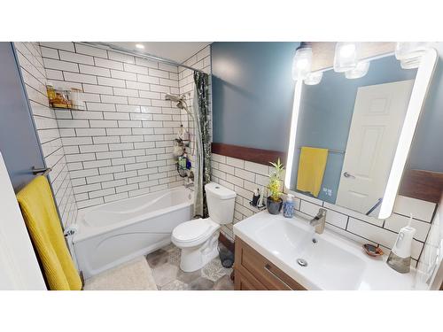6 - 118 23Rd Avenue, Cranbrook, BC - Indoor Photo Showing Bathroom