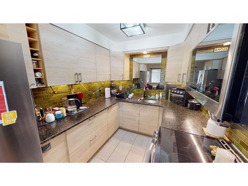 6 - 118 23Rd Avenue, Cranbrook, BC - Indoor Photo Showing Kitchen