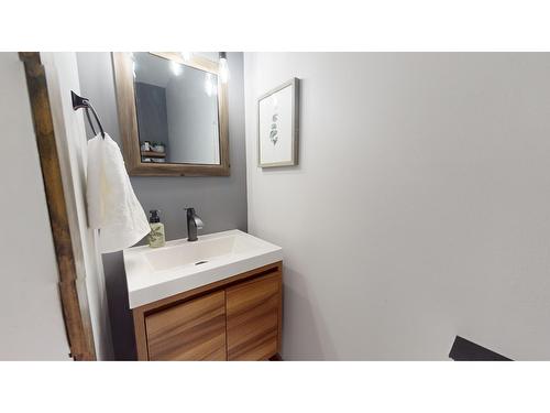 6 - 118 23Rd Avenue, Cranbrook, BC - Indoor Photo Showing Bathroom