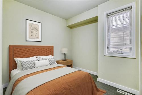 630 Boyd Avenue, Winnipeg, MB - Indoor Photo Showing Bedroom