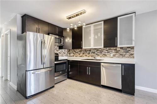 630 Boyd Avenue, Winnipeg, MB - Indoor Photo Showing Kitchen With Stainless Steel Kitchen