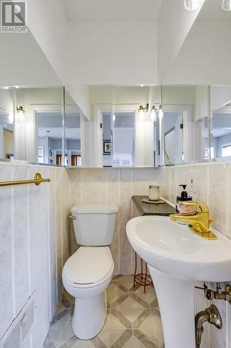 517 Fifth Street E, Cornwall, ON - Indoor Photo Showing Bathroom
