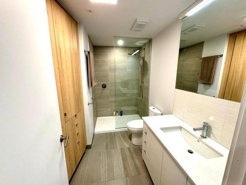 Salle de bains attenante Ã  la CCP - 802-1320 Rue Olier, Montréal (Le Sud-Ouest), QC - Indoor Photo Showing Bathroom