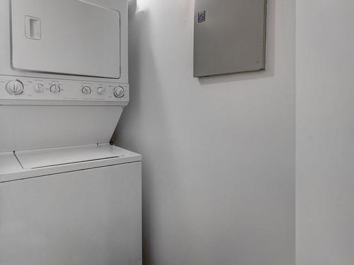 Salle de lavage - 706-8050 Boul. St-Laurent, Brossard, QC - Indoor Photo Showing Laundry Room