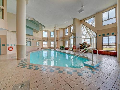 Piscine - 706-8050 Boul. St-Laurent, Brossard, QC - Indoor Photo Showing Other Room With In Ground Pool