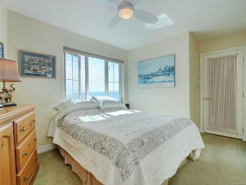 10-300 Plaskett Pl, Esquimalt, BC - Indoor Photo Showing Bedroom