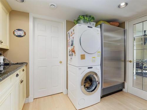 10-300 Plaskett Pl, Esquimalt, BC - Indoor Photo Showing Laundry Room