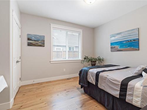 1455 Cimarron Crt, Parksville, BC - Indoor Photo Showing Bedroom