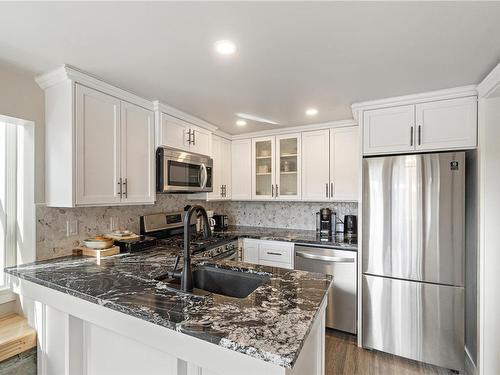 1455 Cimarron Crt, Parksville, BC - Indoor Photo Showing Kitchen With Upgraded Kitchen