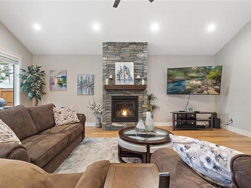 1455 Cimarron Crt, Parksville, BC - Indoor Photo Showing Living Room With Fireplace