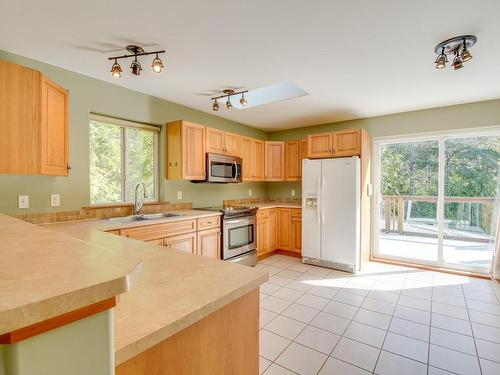 1865 St. Jacques Blvd, Ucluelet, BC - Indoor Photo Showing Kitchen With Double Sink