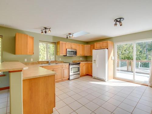 1865 St. Jacques Blvd, Ucluelet, BC - Indoor Photo Showing Kitchen With Double Sink