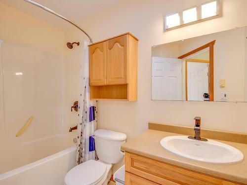1865 St. Jacques Blvd, Ucluelet, BC - Indoor Photo Showing Bathroom