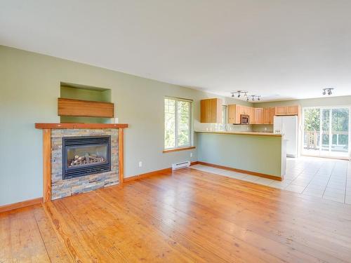 1865 St. Jacques Blvd, Ucluelet, BC - Indoor Photo Showing Living Room With Fireplace
