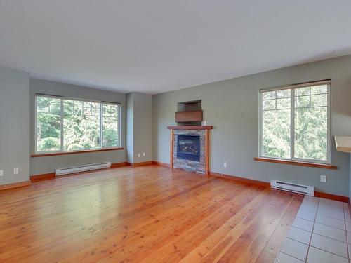 1865 St. Jacques Blvd, Ucluelet, BC - Indoor Photo Showing Living Room With Fireplace