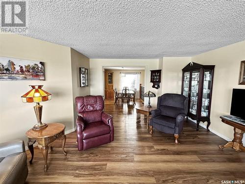 16 275 Alpine Crescent, Swift Current, SK - Indoor Photo Showing Living Room