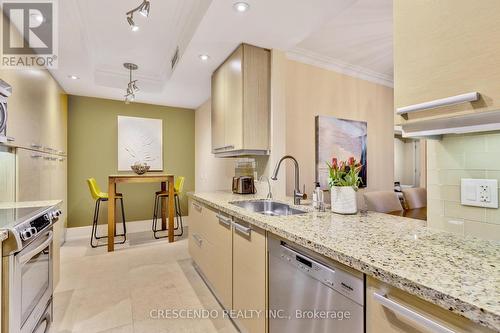 704C - 662 Sheppard Avenue E, Toronto, ON - Indoor Photo Showing Kitchen With Upgraded Kitchen