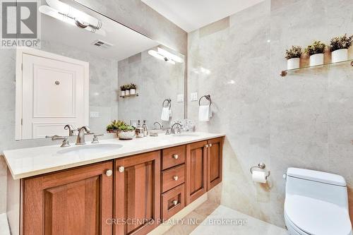 704C - 662 Sheppard Avenue E, Toronto, ON - Indoor Photo Showing Bathroom