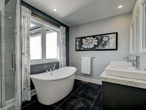 Ensuite bathroom - 275 Rue Du Champ-Doré, Saint-Mathieu-De-Beloeil, QC - Indoor Photo Showing Bathroom