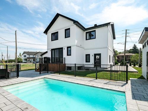 Backyard - 275 Rue Du Champ-Doré, Saint-Mathieu-De-Beloeil, QC - Outdoor With In Ground Pool