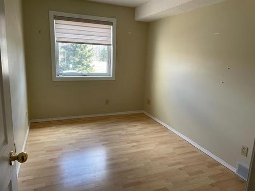 102-145 Fanshaw Street, Thunder Bay, ON - Indoor Photo Showing Other Room