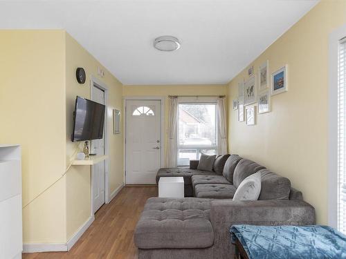 178 Empress Avenue S, Thunder Bay, ON - Indoor Photo Showing Living Room