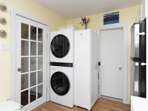 178 Empress Avenue S, Thunder Bay, ON - Indoor Photo Showing Laundry Room