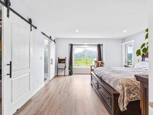 900 Harvie Rd, Barriere, BC - Indoor Photo Showing Bedroom