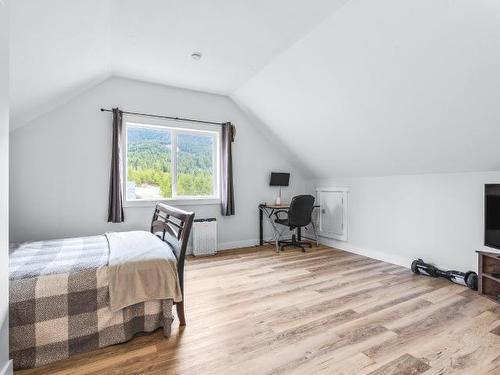 900 Harvie Rd, Barriere, BC - Indoor Photo Showing Bedroom