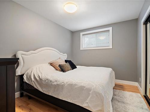 9625 Seventh St, Sidney, BC - Indoor Photo Showing Bedroom