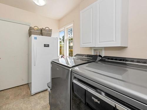 3820 Epsom Dr, Saanich, BC - Indoor Photo Showing Laundry Room